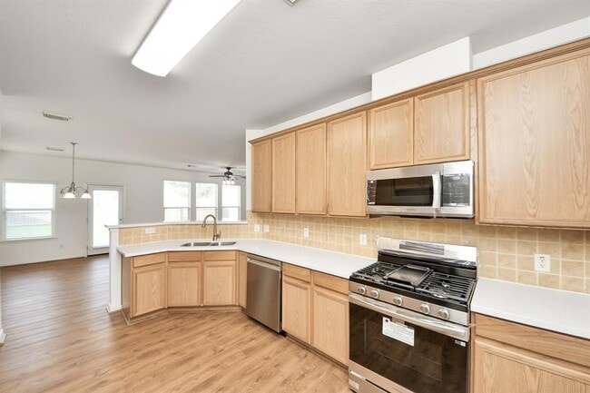 Building Photo - 21531 Pointed Oak Ln