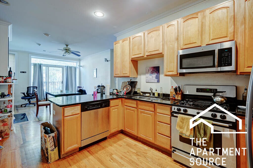 Foto principal - 3739 N Sheffield Ave