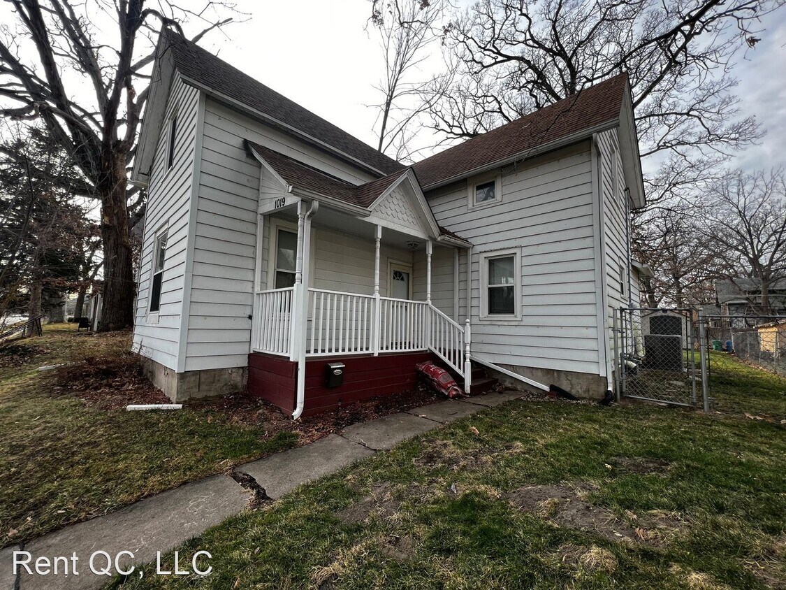 4 br, 1.5 bath House 1019 25th Street House Rental in Moline, IL