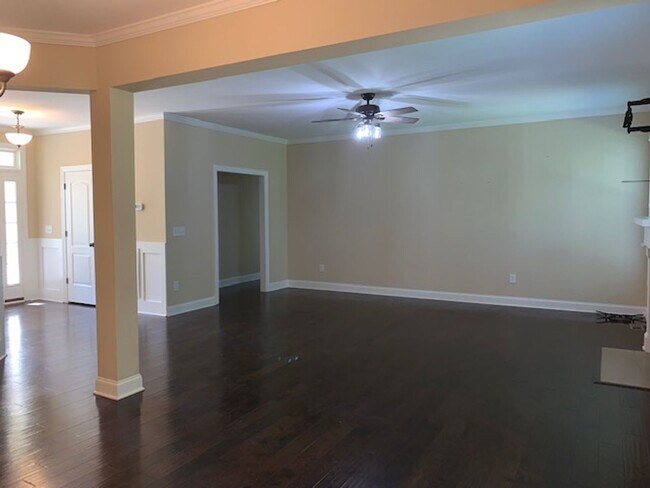 Foto del edificio - 2486 Golden Forest Dr