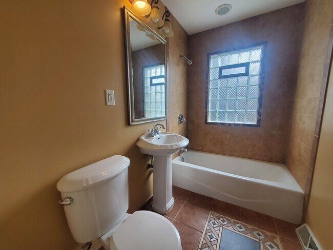 Foto del edificio - 3 Bedroom Single Family Glendale Home