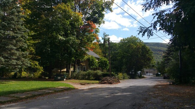 Foto del edificio - 12 Backman Ave