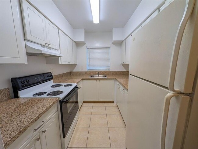 Foto del edificio - 3800 Riverside Dr