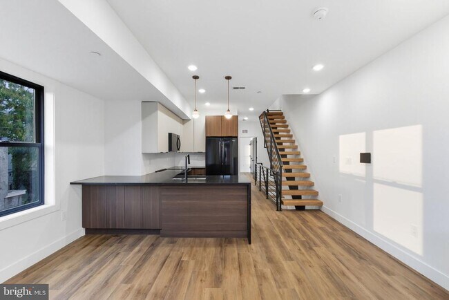 Foto del edificio - 2713 W Montgomery Ave