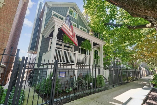 Building Photo - 1441 W Wolfram St