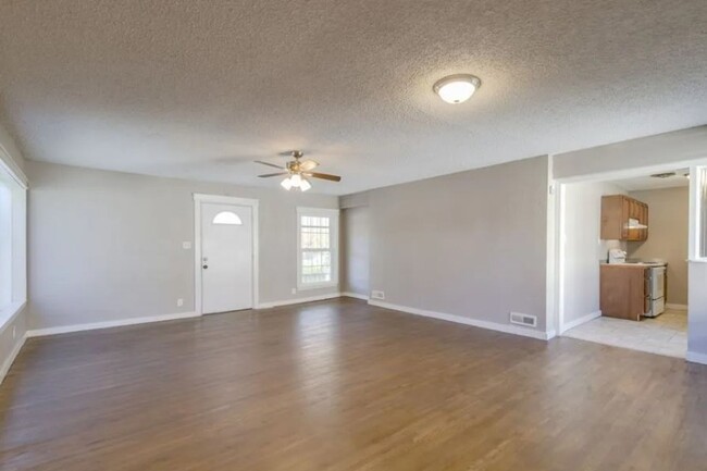 Foto del edificio - Spacious Townhome in Southeast Wichita