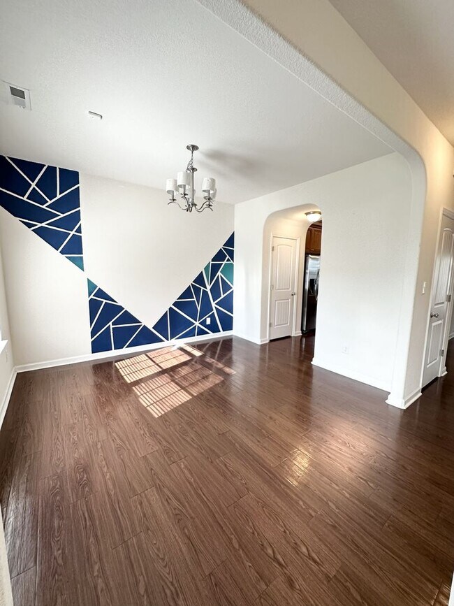 Foto del edificio - Spacious 4 Bedroom Updated Home in Wilmund Place