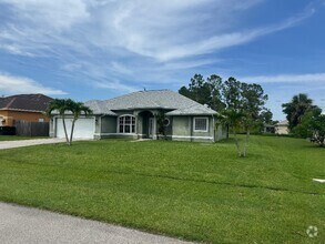 Building Photo - 2461 SW Webster Ln