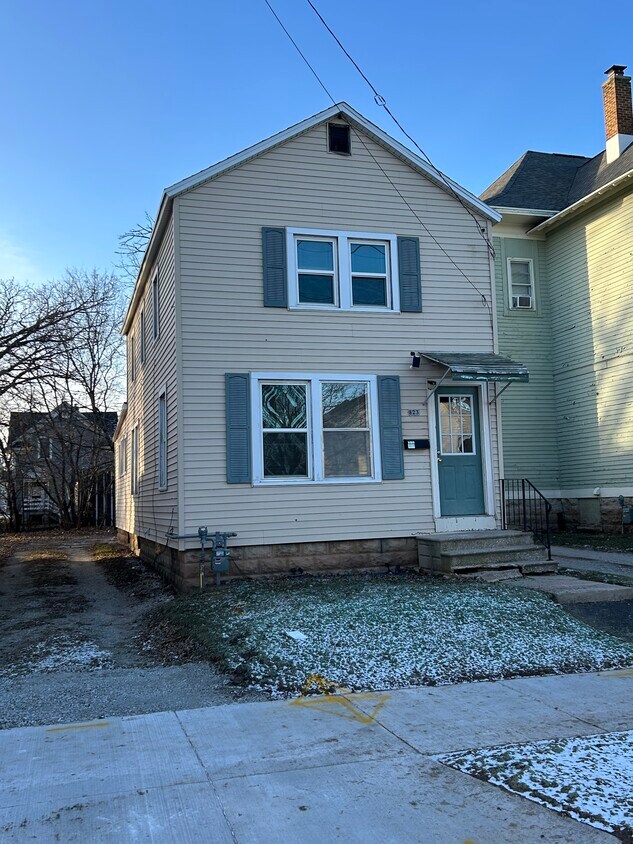 Foto principal - 823 Cherry St