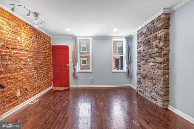 Foto del edificio - 2218 Titan St