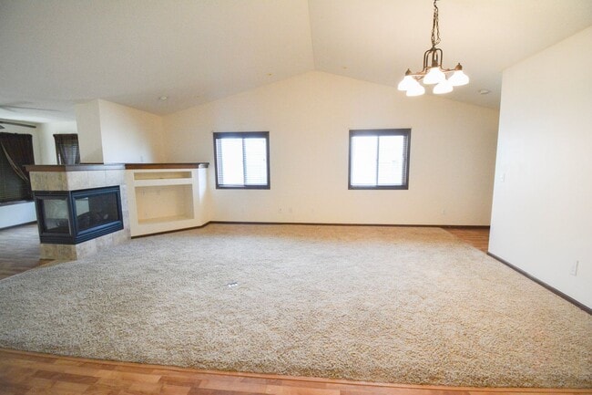 Building Photo - Charming 2 Bed, 2 Bath Townhome – One-Leve...