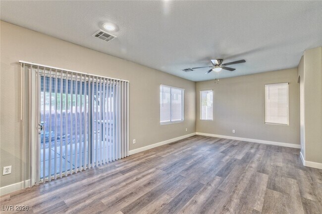 Foto del edificio - 7480 Decoro St