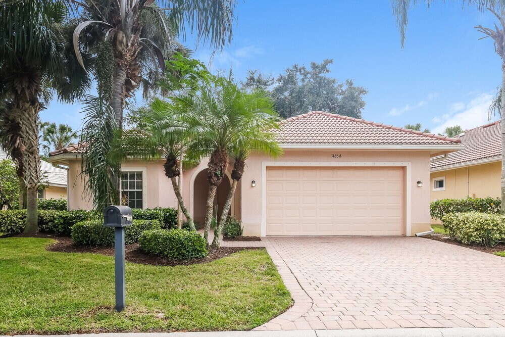Foto principal - 4854 Europa Dr