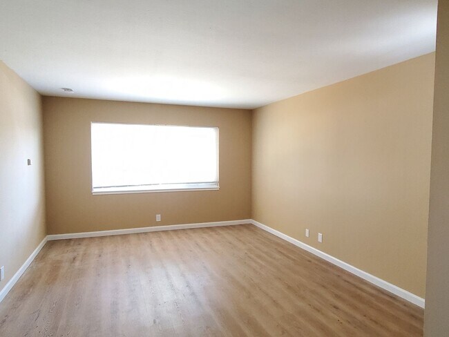 Building Photo - Almaden1185