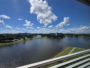 Building Photo - 3095 N Course Dr