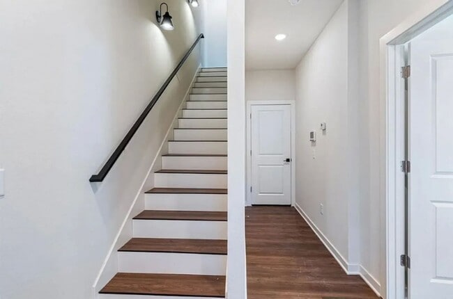 Building Photo - 610 Whitham Ave