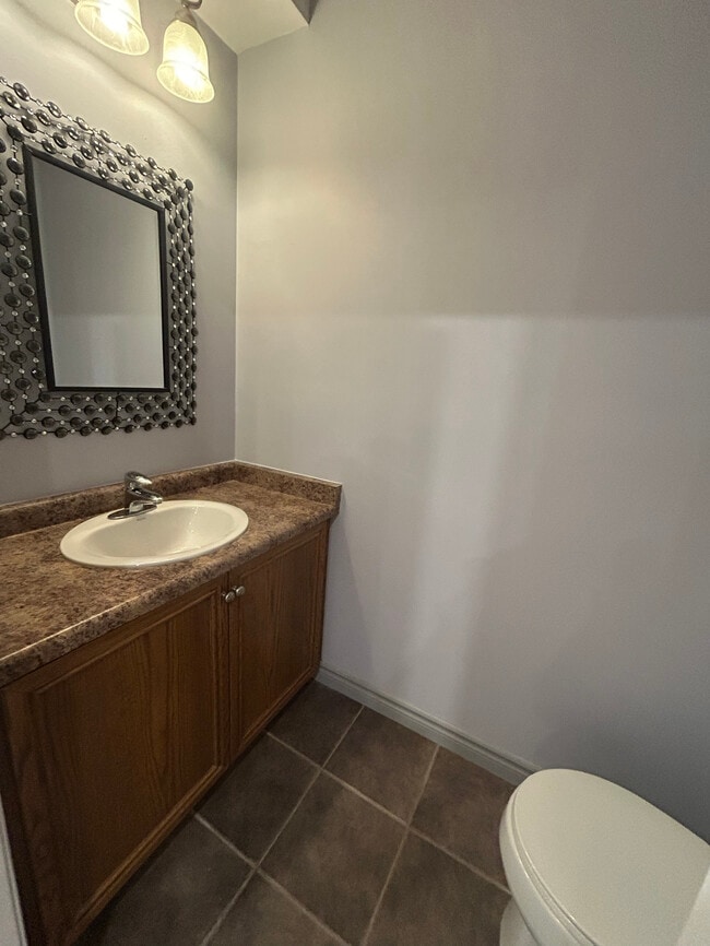 Building Photo - 2 BED - 2 BATH - HAMILTON - BASEMENT