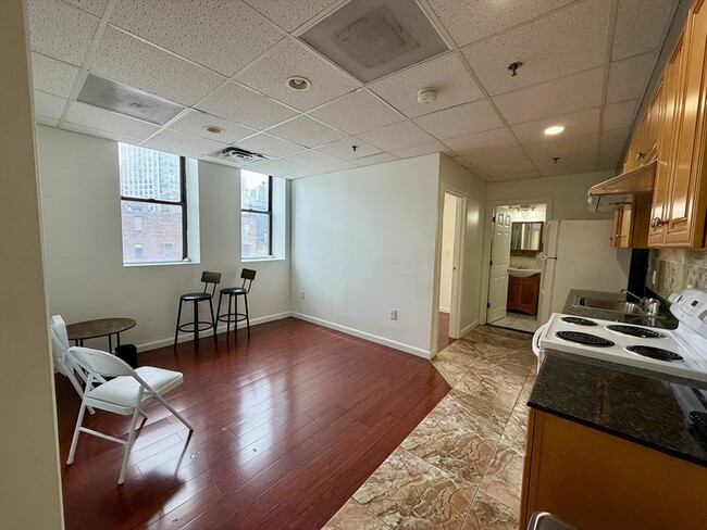 Building Photo - 72 Kneeland St