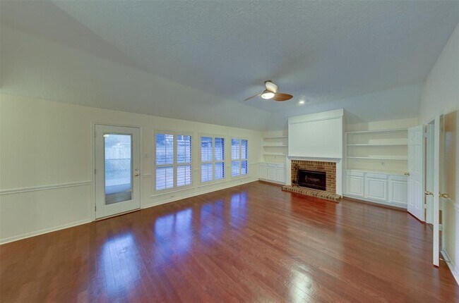 Foto del edificio - 14330 Little Willow Walk