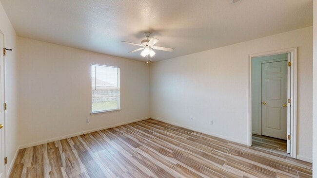 Building Photo - HUGE PRICE IMPROVEMENT NOW ONLY $1,295!!!