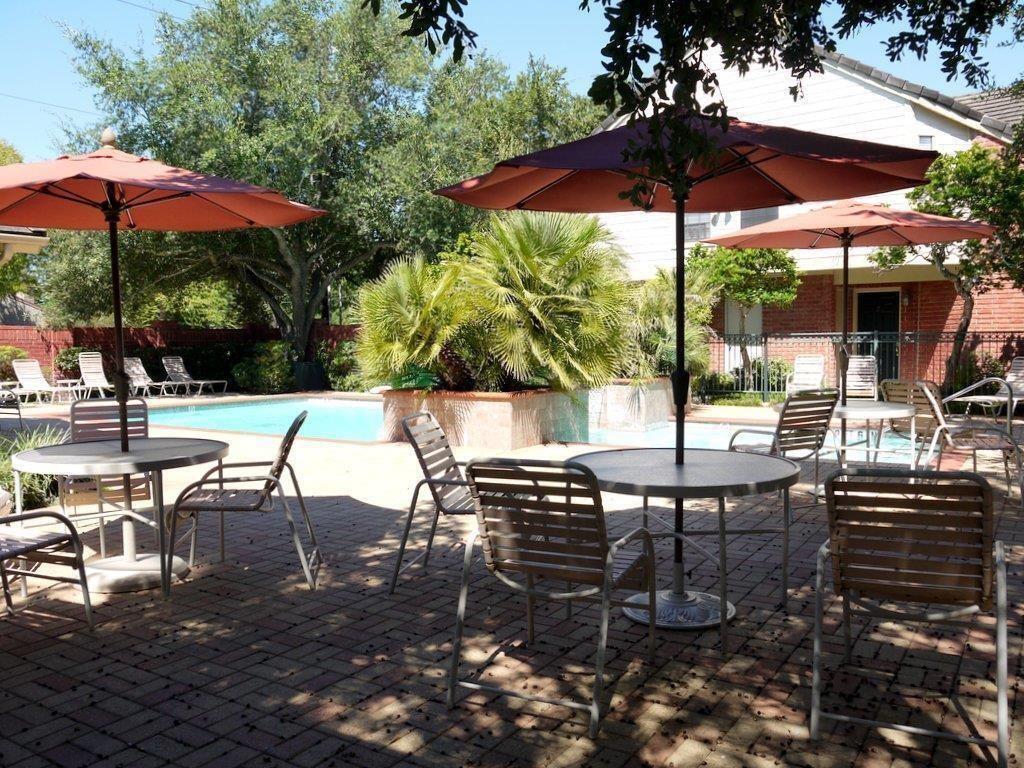Foto principal - 2211 S Kirkwood Rd