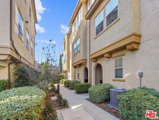 Building Photo - 14122 Willow Ln