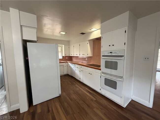 Foto del edificio - 1516 Houssels Ave