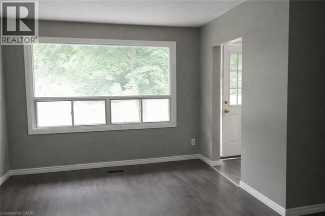 Building Photo - 22 Grant St