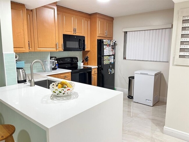 Building Photo - 12069 Royal Palm Blvd