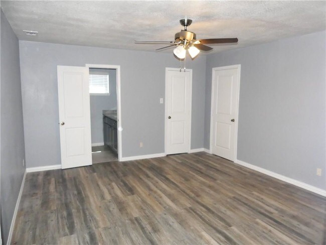 Foto del edificio - 4702 Cowan Ave