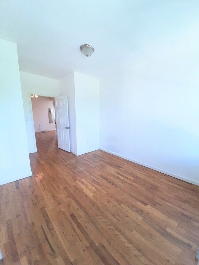 Foto del edificio - 245 Throop Ave