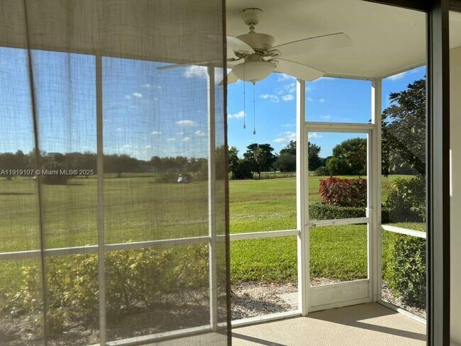 Foto del edificio - 2950 N Palm Aire Dr