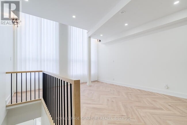 Building Photo - 861 O'Connor Dr