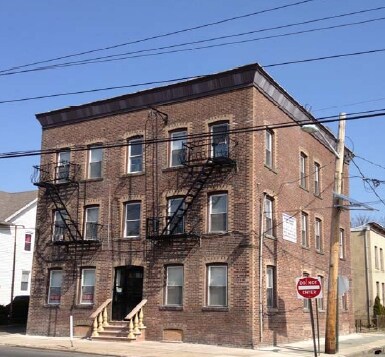 Primary Photo - 230 River Dr
