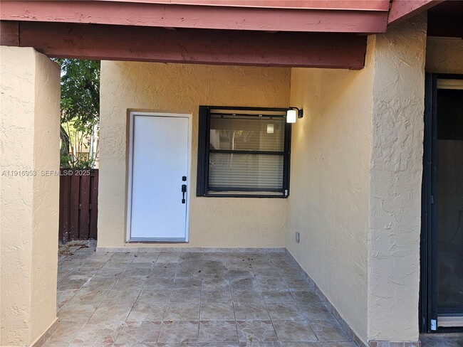 Foto del edificio - 311 W Park Dr