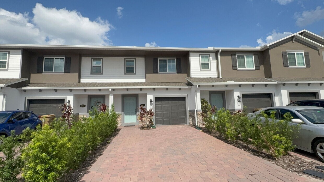 Primary Photo - St Cloud - 3 Bedroom, 2.5 Bathroom - $2395.00
