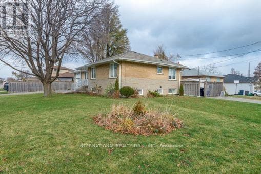Building Photo - 92 Combe Ave