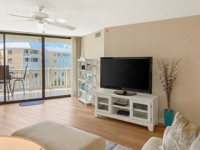 Building Photo - 6650 Sunset Way