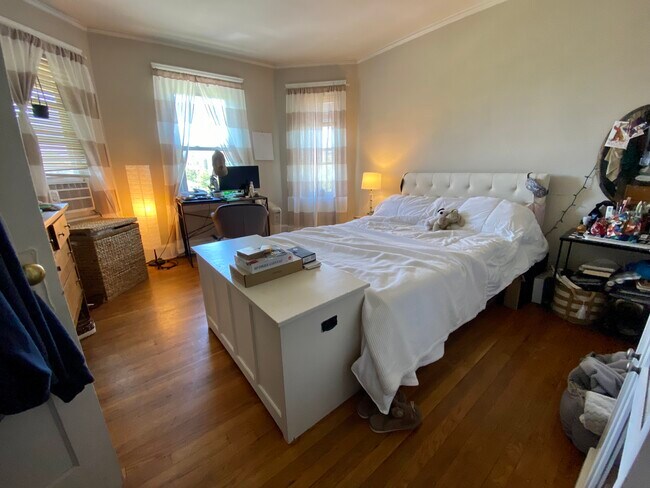 Bed 1 - 18 Lincoln Pky