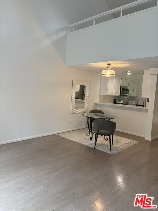 Foto del edificio - 7120 Carlson Cir