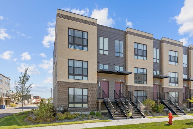 Foto del edificio - 2251 Parkside Dr