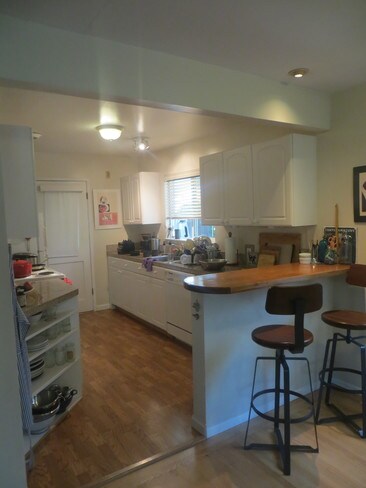Building Photo - 260 Linfield Dr