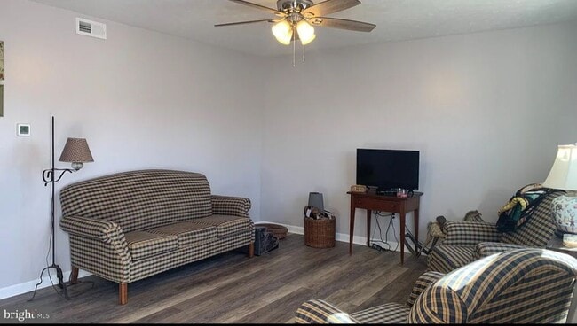 Building Photo - 1126 Wadewood Ct