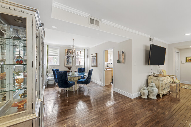 Dining room - 7538 Wydown Blvd