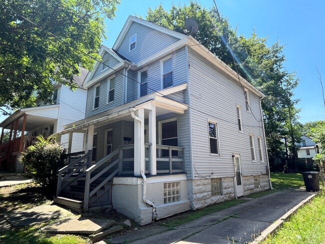 Building Photo - Cudell/West Blvd neighborhood; 4 bedroom/1 bath single family house for rent!