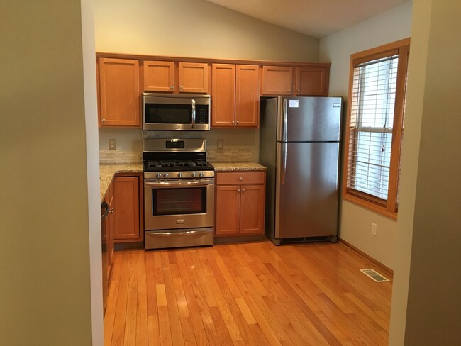 Foto del edificio - Adorable 2 bed 2 bath in Forest Hills Dist...