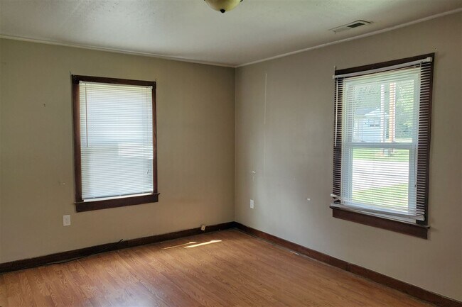 Foto del edificio - 718 Claire Ave