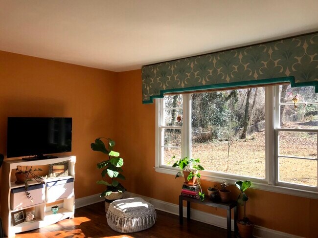 Building Photo - 827 Nancy St