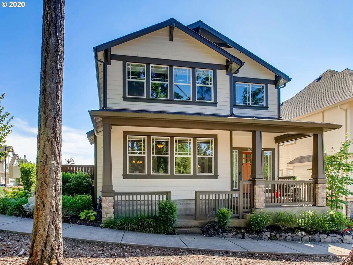 Primary Photo - Stylish 4BR/3BA Beaverton Home Where Moder...