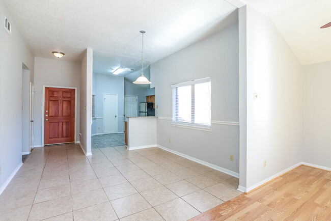 Foto del edificio - 1010 Hickory Post Ct